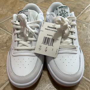 Womens Reebok club sneakers with green accent